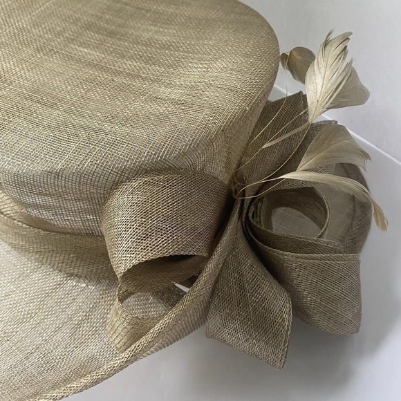 Women’s Straw Derby Wedding Hat Taupe 16” wide - Picture 7 of 9